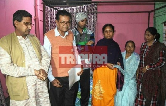 Bhanu visits slain Journalist Sudip Datta Bhaumik’s home with Rs.10 lakh's cheque ! major blow to CPI-M as Journalist’s mother ignores Minister’s crocodile-tears Bhanu visits slain Journalist Sudip Datta Bhaumik’s home with Rs.10 lakh's cheque ! major blow to CPI-M as Journalist’s mother ignores Minister’s crocodile-tears